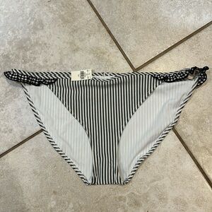 NWT! Aerie Black & White Stripe Seersucker Ruffle Bikini Bottoms L